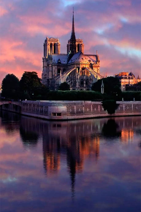 Vista absidale della Cattedrale di Notre Dame a Parigi